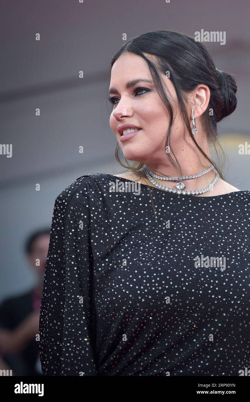 Venezia, Italia. 3 settembre 2023. Adriana Lima partecipa a un Red carpet per il film "The Killer" alla 80° Mostra Internazionale d'Arte cinematografica di Venezia domenica 3 settembre 2023 a Venezia, Italia. Foto di Rocco Spaziani/UPI Credit: UPI/Alamy Live News Foto Stock