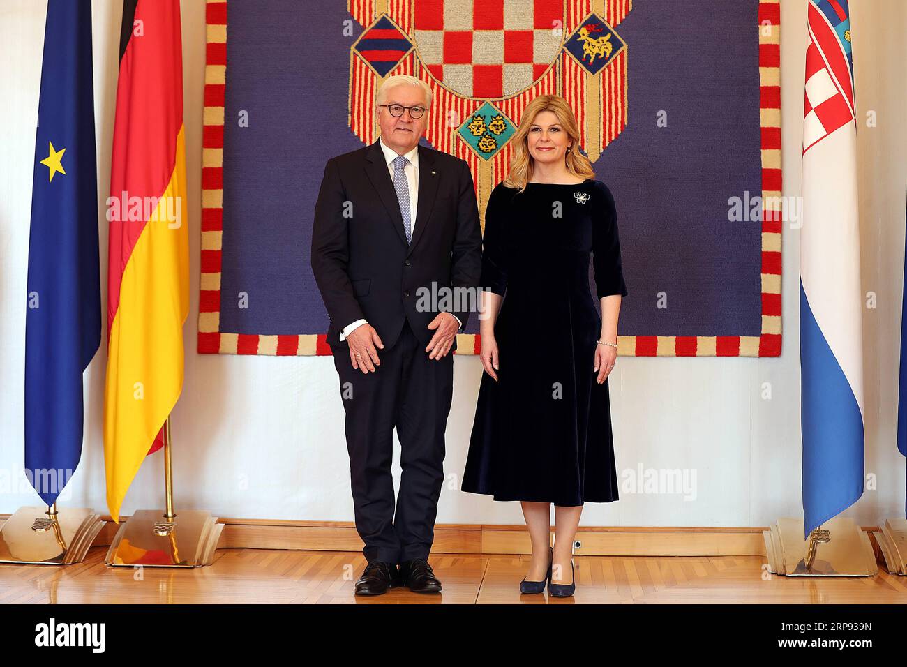 (190321) -- ZAGABRIA, 21 marzo 2019 -- il presidente croato Kolinda Grabar-Kitarovic (R) e il presidente tedesco Frank-Walter Steinmeier posano per una foto a Zagabria, capitale della Croazia, 21 marzo 2019. La Croazia è il ponte tra il blocco europeo e i paesi del sud-est europeo con cui si unisce al passato comune, ha affermato il presidente tedesco Frank-Walter Steinmeier, che è in visita ufficiale di due giorni in Croazia, qui giovedì. ) CROAZIA-ZAGABRIA-GERMANIA-PRESIDENTE-VISITA GoranxStanzl PUBLICATIONxNOTxINxCHN Foto Stock