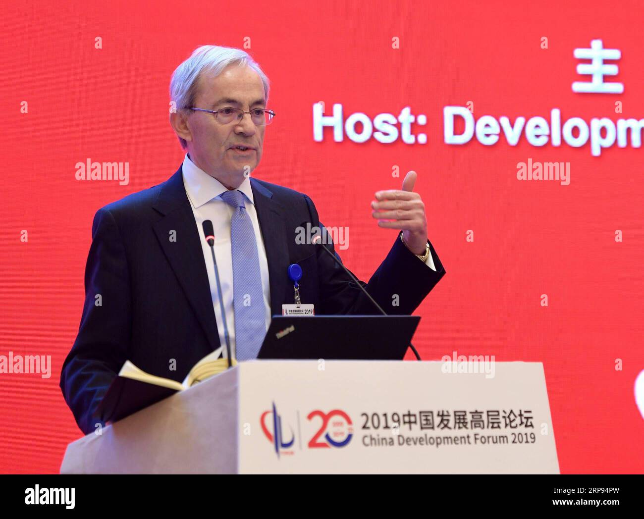 (190323) -- PECHINO, 23 marzo 2019 -- Christoforos Pissarides, professore della London School of Economics and Political Science e premio Nobel, parla al Summit economico del China Development Forum 2019 a Pechino, capitale della Cina, 23 marzo 2019. Il Forum di tre giorni sullo sviluppo della Cina, che ha avuto inizio sabato, si concentrerà su questioni chiave come la riforma strutturale dal lato dell’offerta, nuove misure di politica fiscale proattiva, l’apertura del settore finanziario e la stabilità finanziaria. Più di 50 funzionari dei dipartimenti del governo centrale cinese e oltre 150 oltreoceano Foto Stock