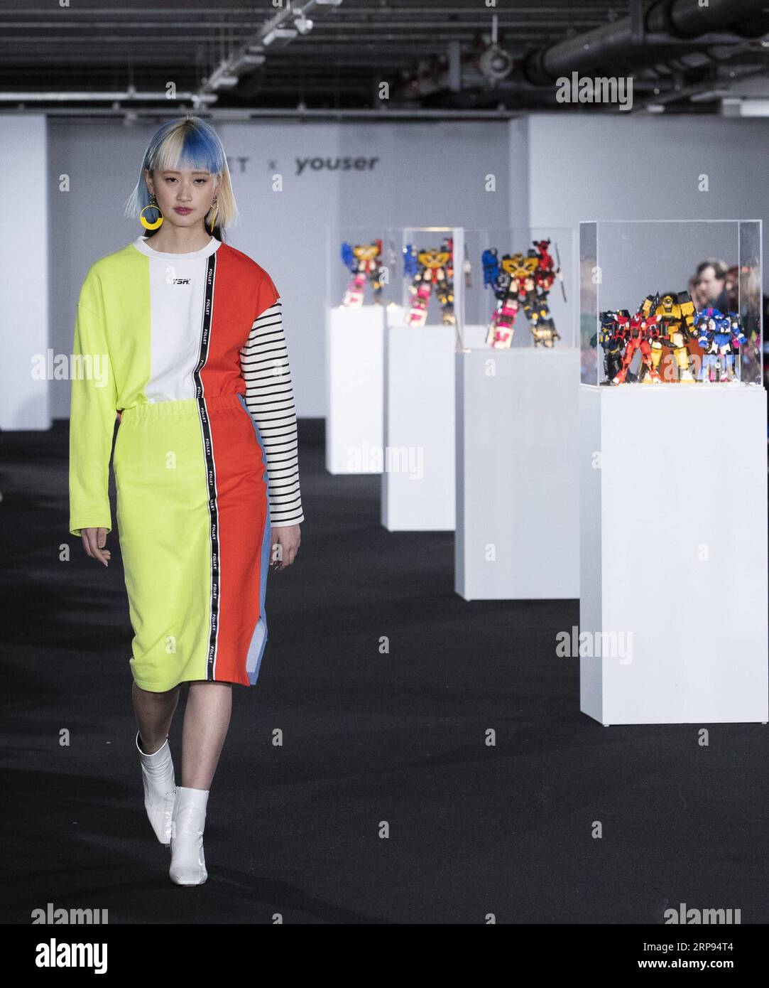 (190323) -- SEOUL, 23 marzo 2019 (Xinhua) -- Un modello presenta una creazione del designer sin Ye-Seon durante la Seoul Fashion Week 2019 a Seoul, Corea del Sud, 23 marzo 2019. (Xinhua/Lee Sang-ho) COREA DEL SUD-SEOUL-FASHION WEEK PUBLICATIONxNOTxINxCHN Foto Stock