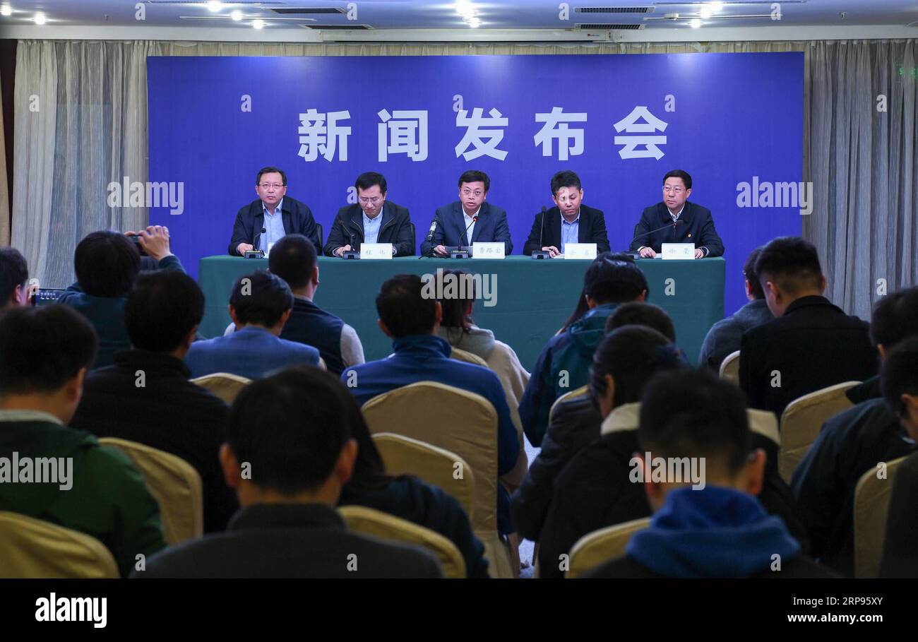 (190325) -- XIANGSHUI, 25 marzo 2019 (Xinhua) -- Una conferenza stampa si tiene nella contea di Xiangshui nella città di Yancheng, nella provincia di Jiangsu della Cina orientale, 25 marzo 2019. Il bilancio delle vittime di un'esplosione in un impianto chimico nella provincia di Jiangsu della Cina orientale è salito a 78 a partire da lunedì pomeriggio, le autorità hanno detto in una conferenza stampa lunedì pomeriggio. (Xinhua/li Bo) (FOCUS)CHINA-JIANGSU-XIANGSHUI-CONFERENZA STAMPA (CN) PUBLICATIONxNOTxINxCHN Foto Stock
