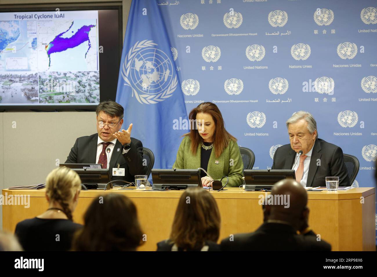 (190328) -- NAZIONI UNITE, 28 marzo 2019 (Xinhua) -- Petteri Taalas (1st L, Rear), Segretario generale dell'Organizzazione meteorologica Mondiale (WMO), parla alla conferenza stampa per il lancio di un rapporto annuale WMO, presso la sede delle Nazioni Unite a New York, il 28 marzo 2019. La dichiarazione dell'OMD sullo stato del clima globale 2018 afferma che il 2018 è stato il quarto anno più caldo mai registrato e che il 2015-2018 è stato i quattro anni più caldi mai registrati. (Xinhua/li Muzi) un-WMO-REPORT-NEWS CONFERENCE PUBLICATIONxNOTxINxCHN Foto Stock