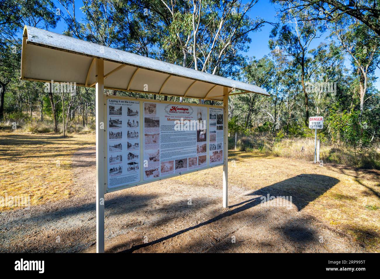 Rifugio informazioni nel parco adiacente al Muntapa Railway Tunnel, patrimonio dell'umanità, Highgrove, Toowoomba Region, Queensland Foto Stock