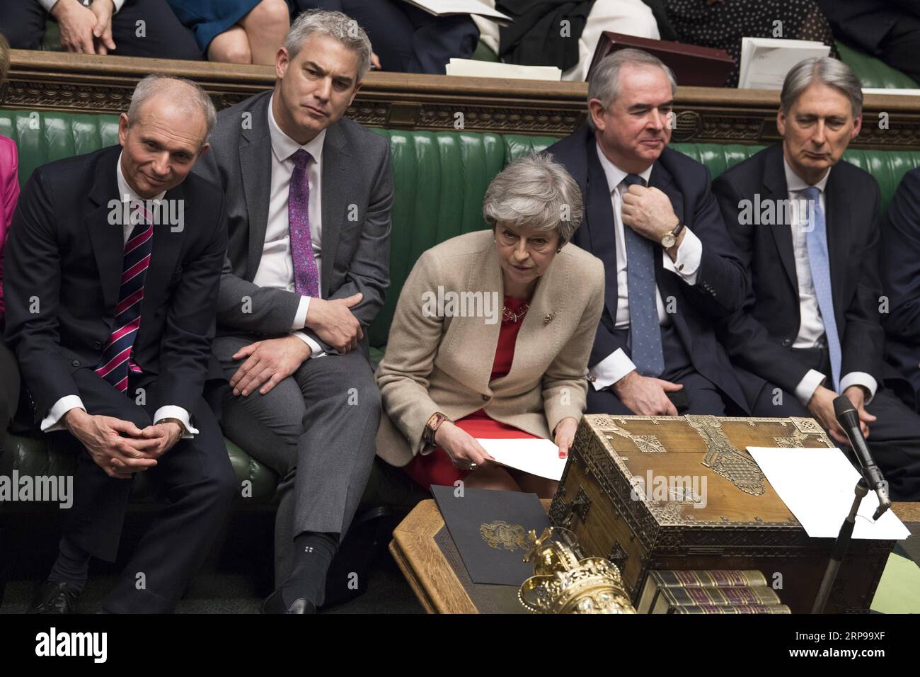 (190329) -- LONDRA, 29 marzo 2019 -- il primo ministro britannico Theresa May (C) partecipa al dibattito alla camera dei comuni di Londra, Regno Unito, il 29 marzo 2019. Venerdì i legislatori britannici hanno votato per respingere l'accordo Brexit del primo Ministro Theresa May, già respinto due volte in Parlamento da gennaio. ) CREDITO OBBLIGATORIO AD HOC: BRITAIN-LONDON-BREXIT DEAL-REJECTION UKxParliament/MarkxDuffy PUBLICATIONxNOTxINxCHN Foto Stock