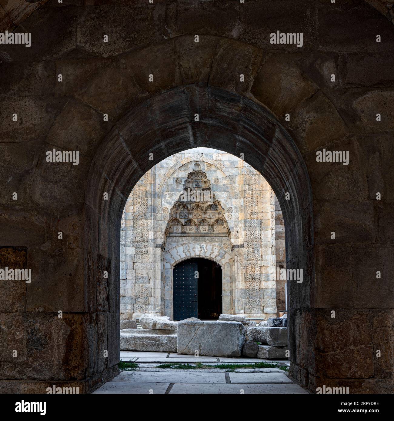 Sultan Han (Sultanhanı) Caravanserai. Ingresso al cortile coperto (iwan). Aksaray, Turchia Foto Stock