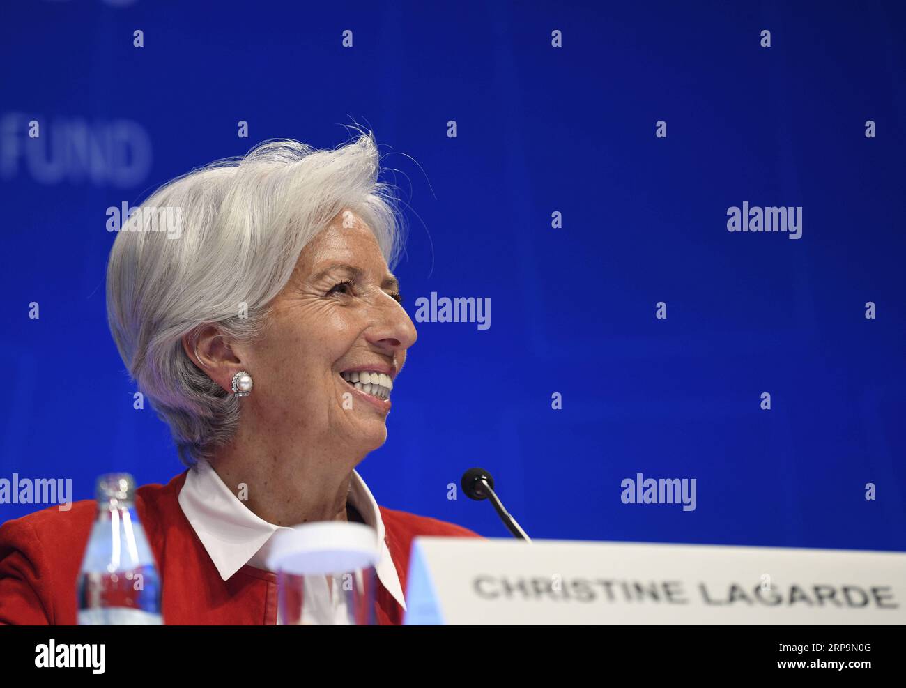 (190412) -- WASHINGTON, 12 aprile 2019 -- Christine Lagarde, capo del Fondo monetario internazionale (FMI), parla durante una conferenza stampa alle riunioni di primavera del FMI e della Banca Mondiale a Washington D.C., negli Stati Uniti, l'11 aprile 2019. Christine Lagarde giovedì ha esortato i responsabili politici a non danneggiare ed evitare politiche commerciali sbagliate, poiché l'economia globale subisce un rallentamento su vasta scala con la prospettiva di un rimbalzo precario. ) U.S.-WASHINGTON-FMI-CHRISTINE LAGARDE-CONFERENZA STAMPA LIUXJIE PUBLICATIONXNOTXINXCHN Foto Stock