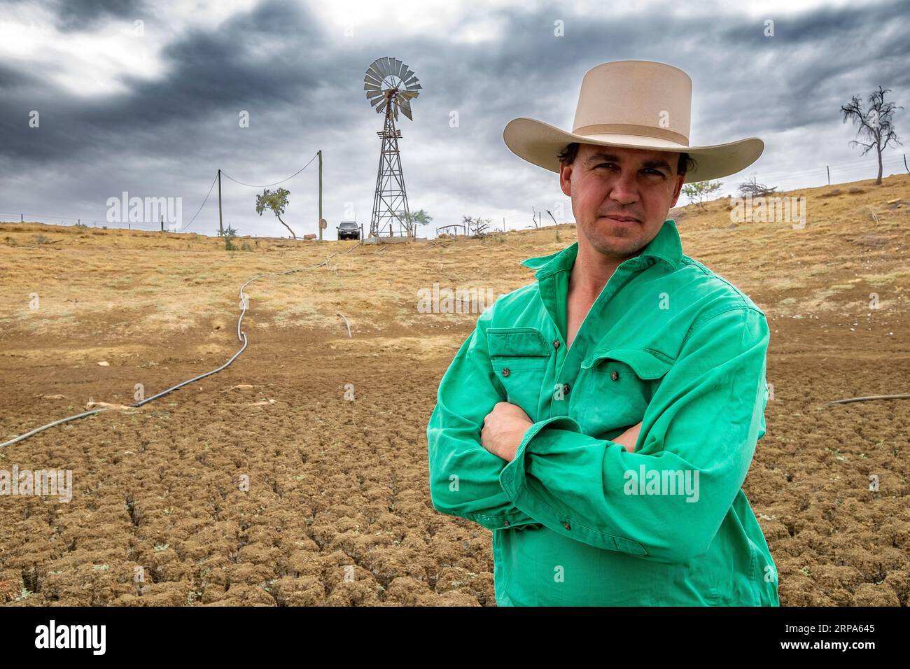 Grazier, James Walker nella sua fattoria di pecore di siccità nel Queensland Foto Stock