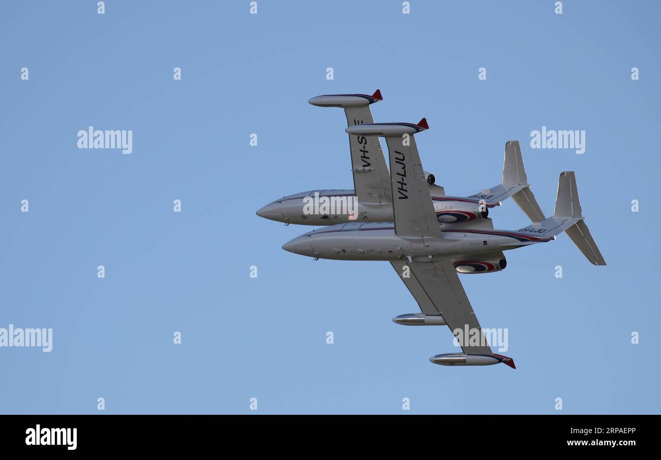 (190507) -- SYDNEY, 7 maggio 2019 -- gli aerei si esibiscono durante il Wings Over Illawarra Airshow all'aeroporto di Illawarra, a circa 100 km a sud di Sydney, in Australia, il 5 maggio 2019. Piloti acrobatici che sfidano la morte, tecnologia aeronautica all'avanguardia e una serie di classici caccia della seconda guerra mondiale sono solo alcune delle cose in mostra in uno dei più grandi spettacoli aerei dell'Australia. PER ANDARE CON caratteristiche: Acrobazie, jet militari, uccelli da guerra classici vanno in mostra all'Aussie AIRSHOW ) AUSTRALIA-SYDNEY-AIRSHOW BaixXuefei PUBLICATIONxNOTxINxCHN Foto Stock