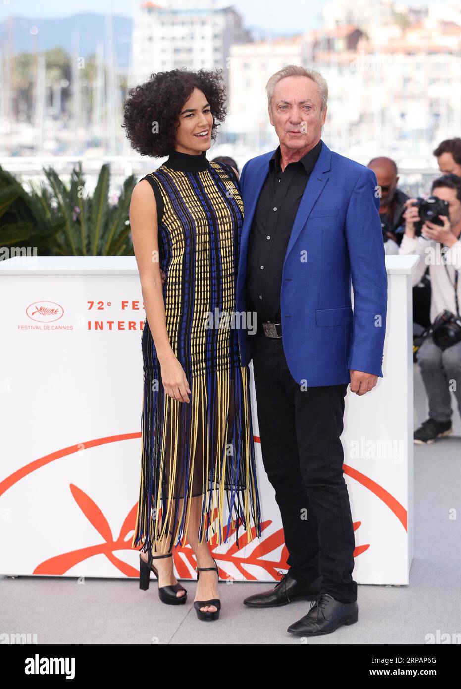 (190516) -- CANNES, 16 maggio 2019 (Xinhua) -- i membri del cast Udo Kier (R) e Barbara Colen posano durante una photocall per il film Bacurau al 72° Festival di Cannes, in Francia, 16 maggio 2019. Bacurau gareggerà per la Palme d Or con altri 20 lungometraggi durante il 72° Festival di Cannes che si terrà dal 14 al 25 maggio. (Xinhua/Gao Jing) FRANCE-CANNES-FILM FESTIVAL-PHOTOCALL-BACURAU PUBLICATIONxNOTxINxCHN Foto Stock