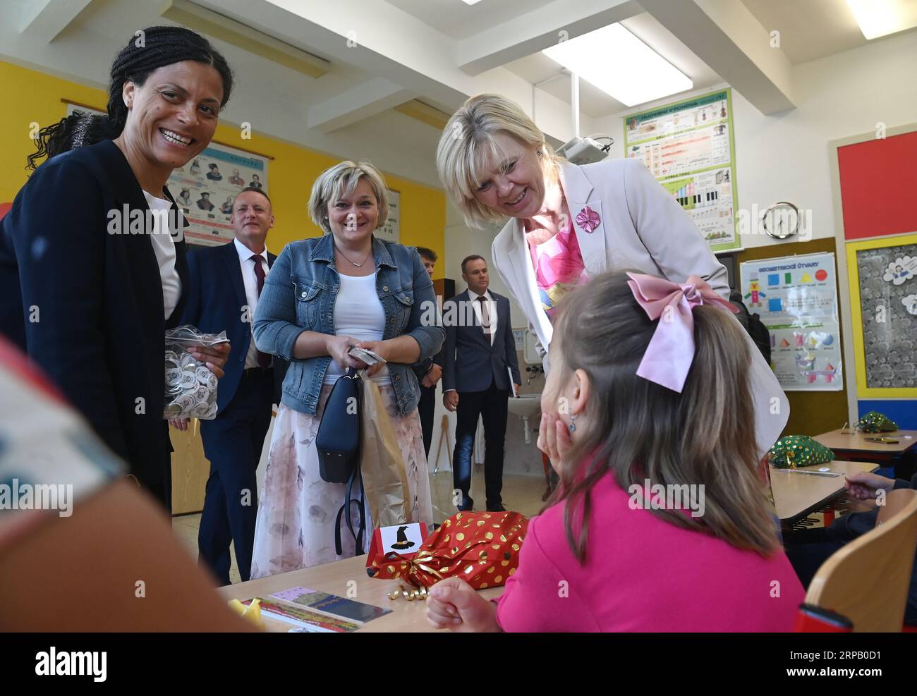 Jindrichov, Repubblica Ceca. 4 settembre 2023. La moglie del presidente ceco Eva Pavlova visita la scuola elementare e l'asilo a Jindrichov, Repubblica Ceca, 4 settembre 2023. Crediti: Ludek Perina/CTK Photo/Alamy Live News Foto Stock