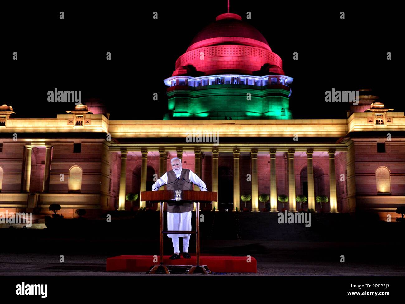 (190527) -- PECHINO, 27 maggio 2019 -- il primo ministro indiano Narendra modi si rivolge ai media a nuova Delhi, India, 25 maggio 2019. Dopo aver ricevuto la lettera di nomina come prossimo primo ministro del paese sabato, Narendra modi ha detto che continuerà a lavorare per il benessere dei suoi connazionali durante il suo secondo mandato consecutivo come Premier. ) XINHUA FOTO DEL GIORNO ParthaxSarkar PUBLICATIONxNOTxINxCHN Foto Stock