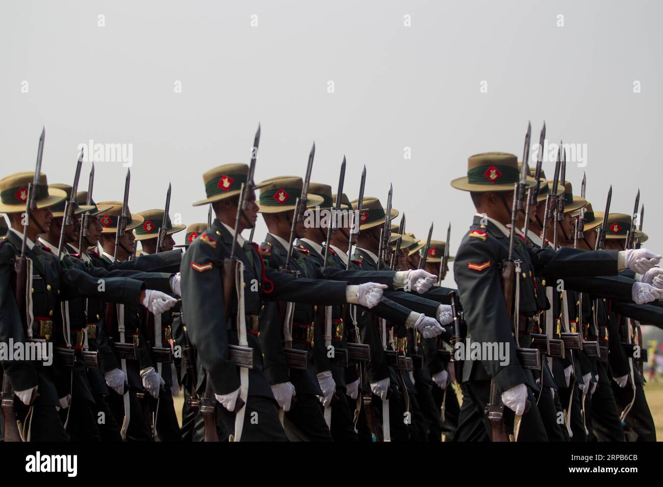 (190529) -- KATHMANDU, 29 maggio 2019 -- i soldati nepalesi partecipano a una parata durante la celebrazione della Festa della Repubblica a Kathmandu, Nepal, 29 maggio 2019. ) FESTA DEL NEPAL-KATHMANDU-REPUBBLICA sulavxshrestha PUBLICATIONxNOTxINxCHN Foto Stock