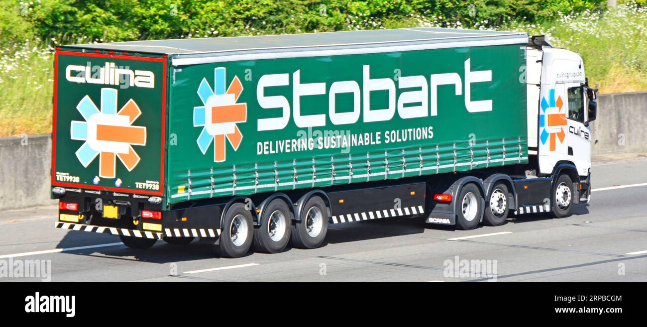 Culina Group hgv Truck & logo sull'acquisizione di Eddie Stobart, società madre del gruppo Müller sull'autostrada M25 nel Regno Unito Foto Stock