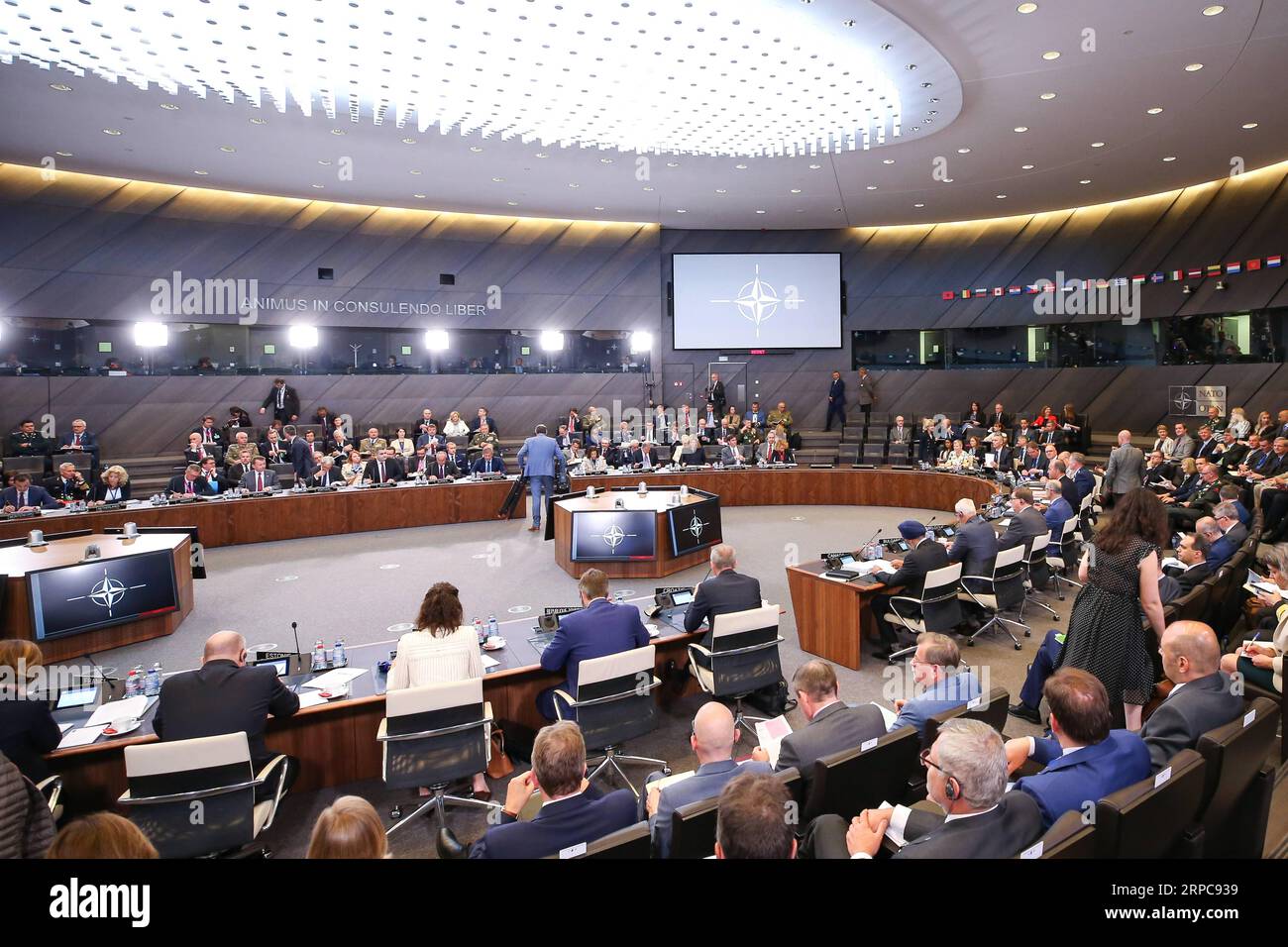 190628 -- BRUXELLES, 28 giugno 2019 -- Una riunione dei ministri della difesa della NATO si tiene presso il quartier generale della NATO a Bruxelles, in Belgio, il 27 giugno 2019. La riunione dei ministri della difesa della NATO di due giorni si è chiusa giovedì. BELGIO-BRUXELLES-NATO-RIUNIONE DEI MINISTRI DELLA DIFESA-CHIUSURA ZHANGXCHENG PUBLICATIONXNOTXINXCHN Foto Stock
