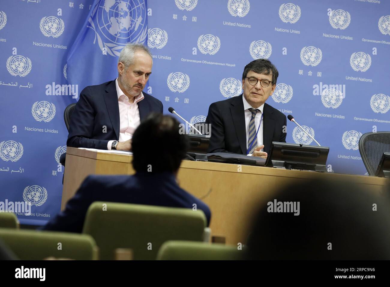 (190628) -- NAZIONI UNITE, 28 giugno 2019 -- Frank Laczko (R), direttore del Global Migration Data Analysis Centre presso l'Organizzazione internazionale per la migrazione (IOM), presenta i giornalisti sul lancio del rapporto Fatal Journeys volume 4 , presso la sede delle Nazioni Unite a New York, 28 giugno 2019. Circa 1.600 bambini migranti sono stati segnalati morti o dispersi tra il 2014 e il 2018, una media di quasi uno al giorno, ma molti altri non sono registrati, il nuovo rapporto delle Nazioni Unite ha rivelato venerdì. ) UN-IOM-REPORT-VIAGGI FATALI-LANCIO LIXMUZI PUBLICATIONXNOTXINXCHN Foto Stock
