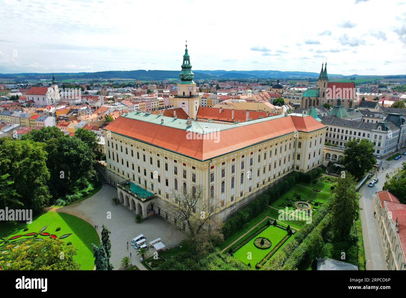 Castello della città di Kromeriz e giardini, vista aerea nella Repubblica Ceca in Europa Foto Stock