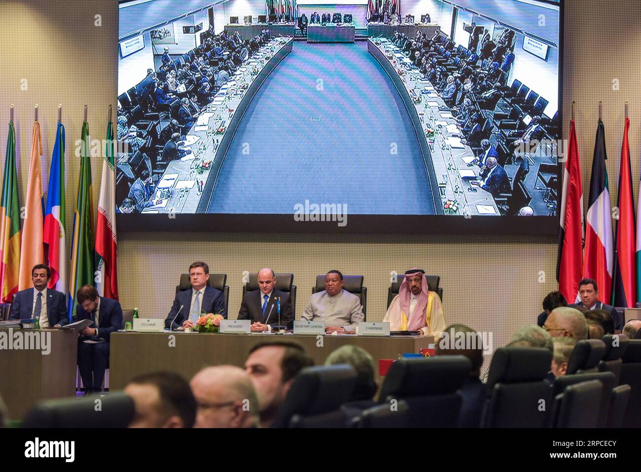 (190702) -- VIENNA, 2 luglio 2019 -- la foto scattata il 2 luglio 2019 mostra una visione della 6a Organizzazione dei paesi esportatori di petrolio (OPEC) e della riunione ministeriale non OPEC tenutasi a Vienna, in Austria. Dieci paesi produttori di petrolio non appartenenti all'OPEC, guidati dalla Russia, hanno approvato martedì la decisione dell'OPEC di prorogare i tagli alla produzione fino al prossimo marzo. ) AUSTRIA-VIENNA-PAESI NON OPEC-ESTENSIONE DELLA PRODUZIONE DI TAGLIO GUOXCHEN PUBLICATIONXNOTXINXCHN Foto Stock