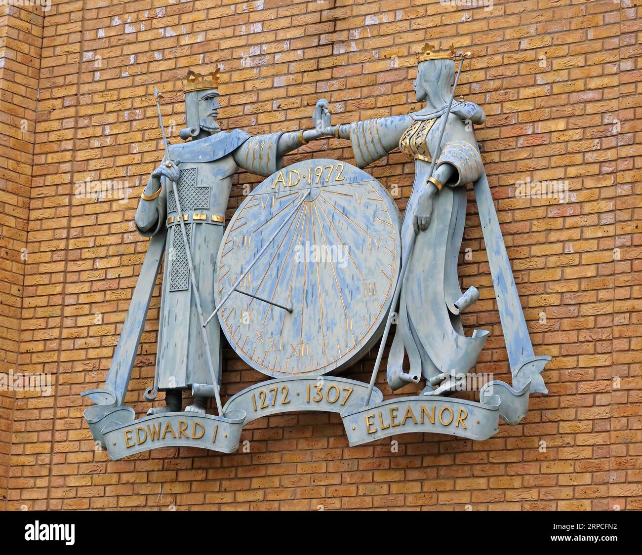 Edoardo i e la Regina Eleonora Sundial , 1272-1307, sulle mura di Tunsgate Square, presso la defunta Ann Garland, Castle St, Guildford, Surrey, GU1 3QT Foto Stock