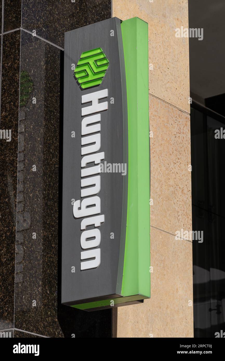 Cincinnati - 1 settembre 2023: Filiale della Huntington National Bank. Huntington Bancshares gestisce uffici bancari principalmente nel Midwest. Foto Stock