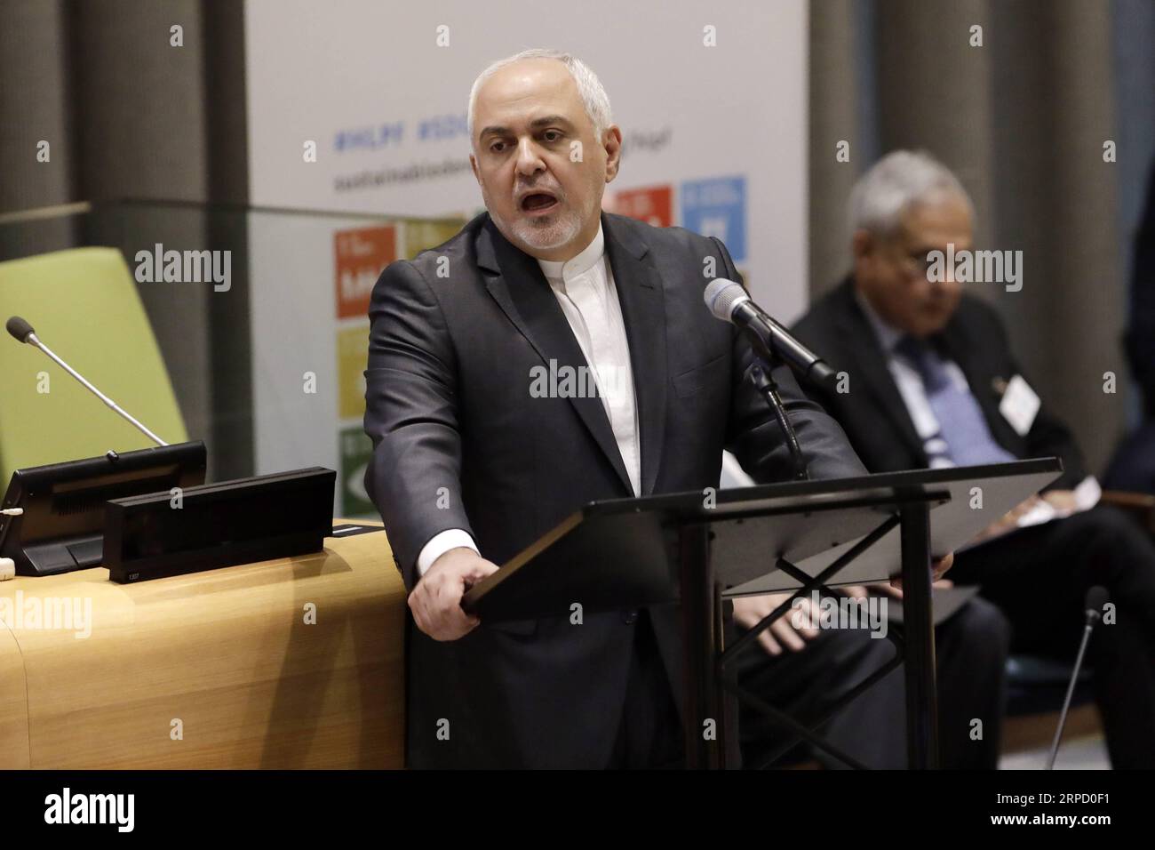 (190717) -- NAZIONI UNITE, 17 luglio 2019 -- il ministro degli Esteri iraniano Mohammad Javad Zarif affronta il dibattito generale del segmento ad alto livello del Consiglio economico e sociale (ECOSOC), segmento ministeriale del Forum politico ad alto livello sullo sviluppo sostenibile, presso la sede delle Nazioni Unite a New York, il 17 luglio 2019. Javad Zarif mercoledì ha detto ad un incontro ad alto livello delle Nazioni Unite che il popolo iraniano è sottoposto alla forma più brutale di terrorismo economico. ) UN-ECOSOC-FORUM POLITICO AD ALTO LIVELLO-IRAN-FM LIXMUZI PUBLICATIONXNOTXINXCHN Foto Stock