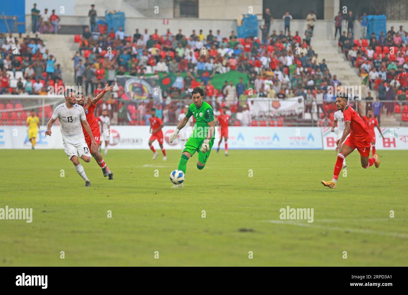 Il Bangladesh ha giocato un pareggio senza reti nella prima delle due amichevoli FIFA contro l'Afghanistan alla Bashundhara Kings Arena di Dacca, Banglad Foto Stock