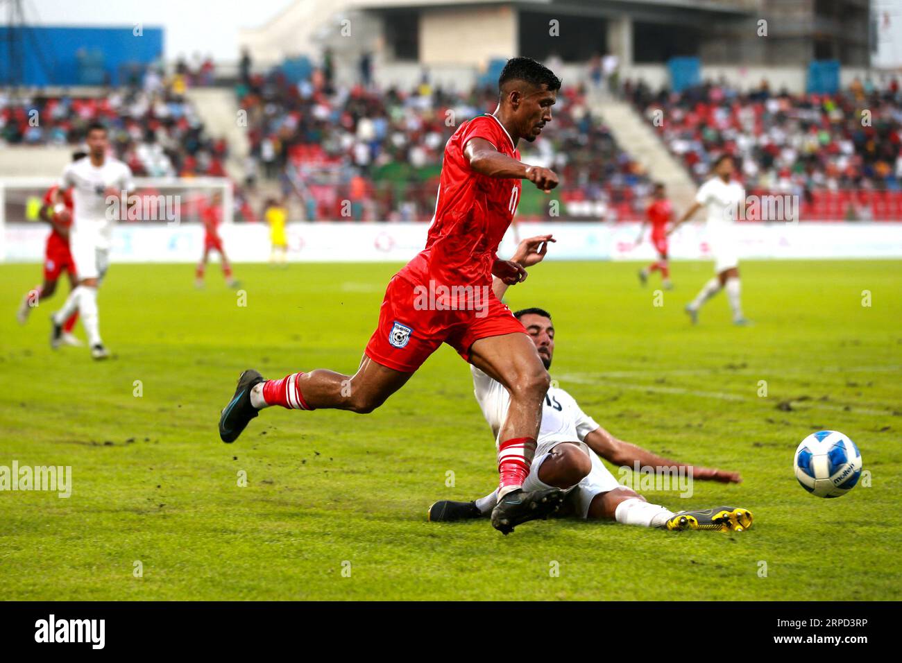 Il Bangladesh ha giocato un pareggio senza reti nella prima delle due amichevoli FIFA contro l'Afghanistan alla Bashundhara Kings Arena di Dacca, Banglad Foto Stock