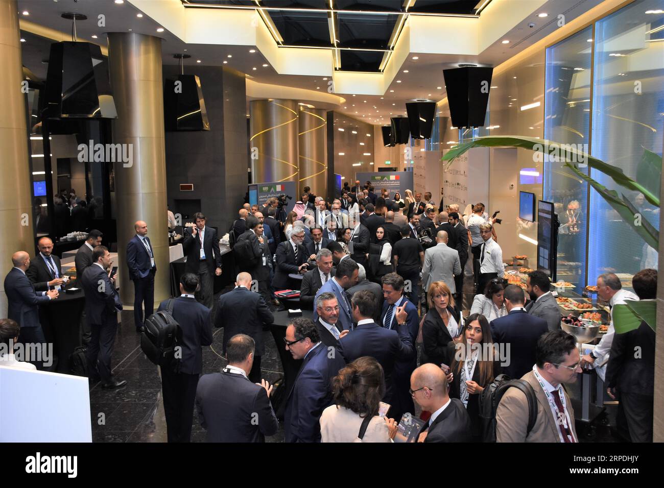 Milano, . 4 settembre 2023. Milano, Italia LForum Italo Saudi Investment 2023 organizzato dal Ministero delle imprese e del Made in Italy con la partecipazione di Adolfo Urso Ministro delle imprese e del Made in Italy con Khalid al Falih Ministero degli investimenti saudita nella foto: Location evento Hotel Galia Milano credito: Agenzia fotografica indipendente/Alamy Live News Foto Stock