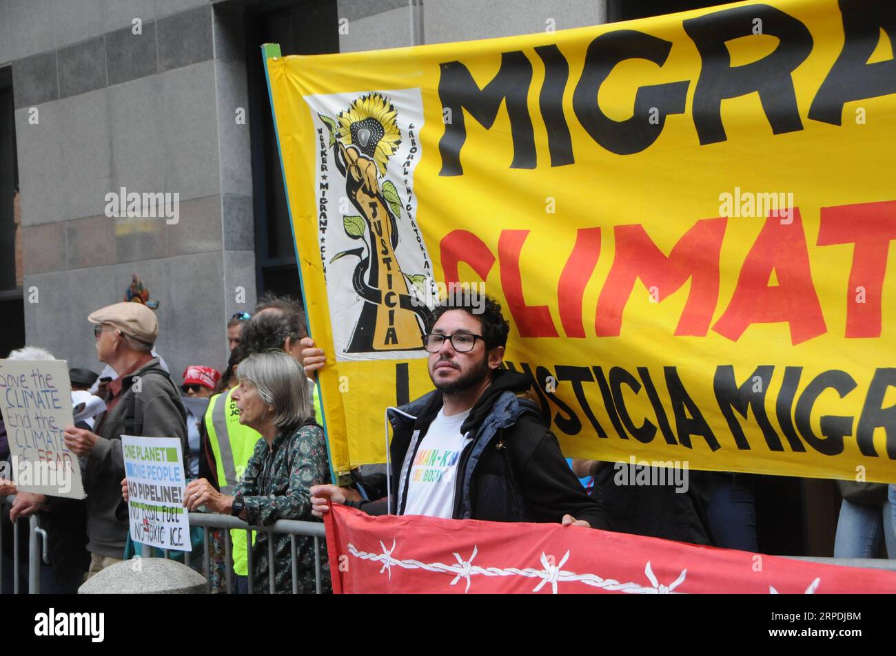 (190805) -- SAN FRANCISCO, 5 agosto 2019 -- le persone partecipano a una manifestazione davanti alla sede dell'Ufficio immigrazione e dogane degli Stati Uniti (ICE) nel centro di San Francisco, California, Stati Uniti, il 5 agosto 2019. Lunedì un gruppo di attivisti ambientali ha iniziato dimostrazioni di un mese contro la brutale politica del governo degli Stati Uniti contro gli immigrati e i richiedenti asilo. U.S.-SAN FRANCISCO-DEMONSTRATION-IMMIGRANTION POLICY YEXZAIQI PUBLICATIONXNOTXINXCHN Foto Stock