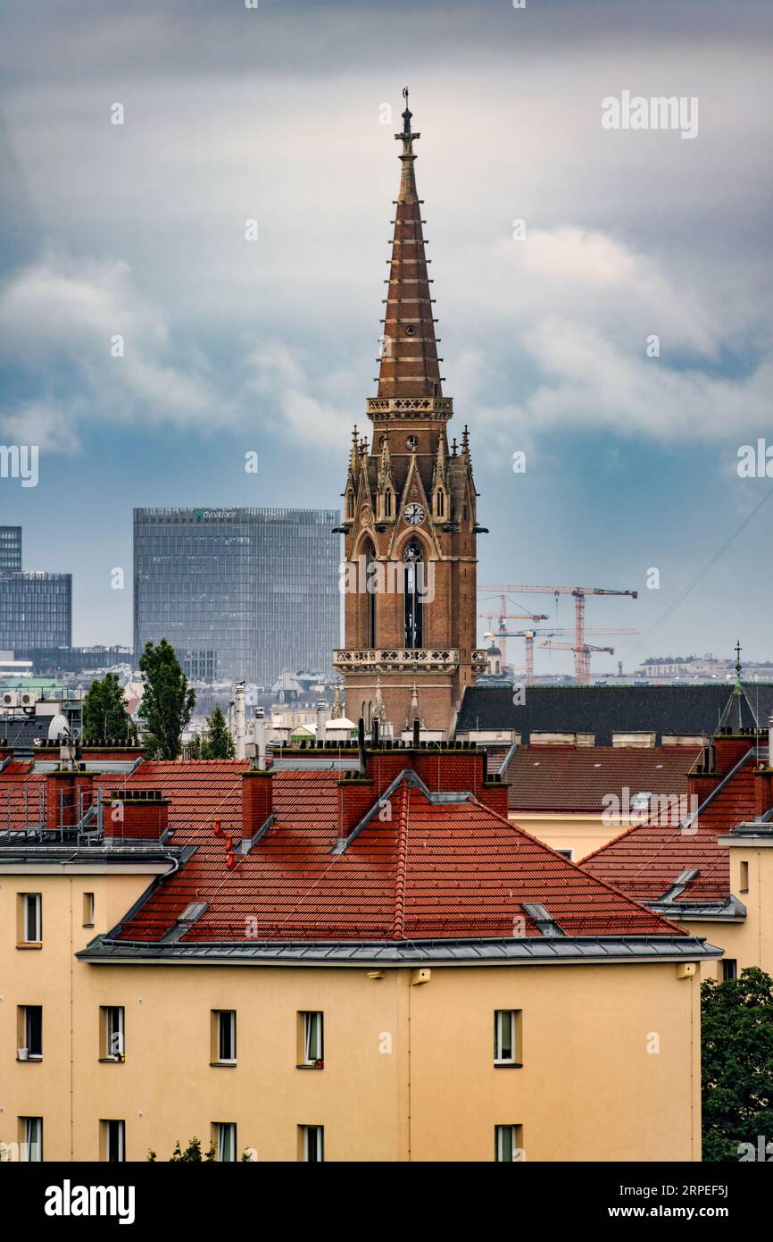 Die Kirche St. Othmar unter den Weißgerbern vom Riesenrad des Praters fotografiert Foto Stock