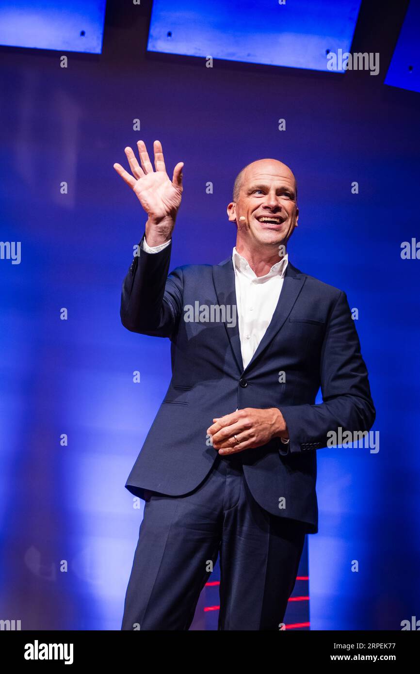 EINDHOEVEN - Diederik Samsom, ex membro del Parlamento (PvdA) interviene durante l'apertura dell'anno accademico presso l'Università di tecnologia di Eindhoven. ANP ROB ENGELAAR netherlands Out - belgium Out Foto Stock