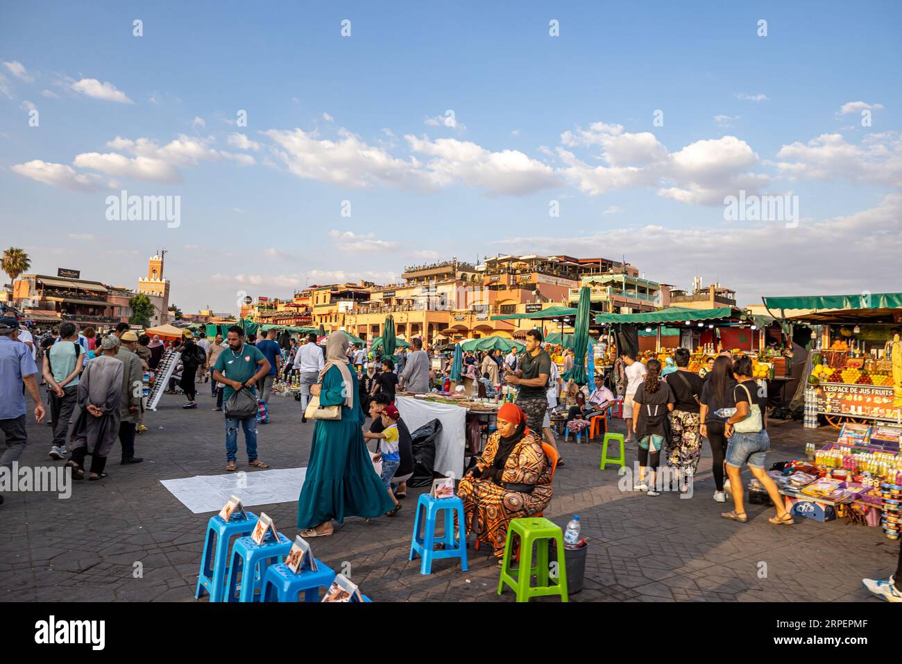 Marocco - Marrakech - Patrimonio dell'Umanità dell'UNESCO - la famosa piazza Jemaa El Fnaa nel centro della medina (città vecchia) Foto Stock