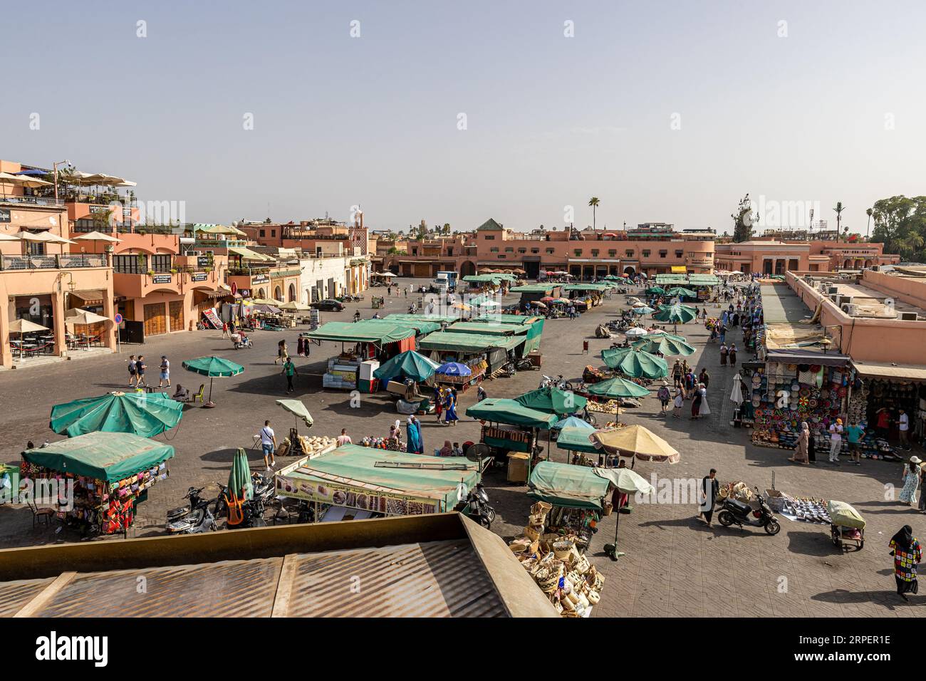 Marocco - Marrakech - Patrimonio dell'Umanità dell'UNESCO - la famosa piazza Jemaa El Fnaa nel centro della medina (città vecchia) Foto Stock