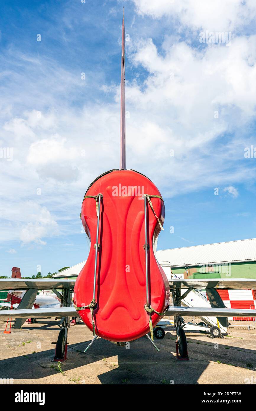 English Electric Lightning F6 in mostra all'aperto presso il museo di storia RAF Manston nel Kent. Vista rara dello scarico del doppio motore, del piano di coda e dell'aletta. Foto Stock