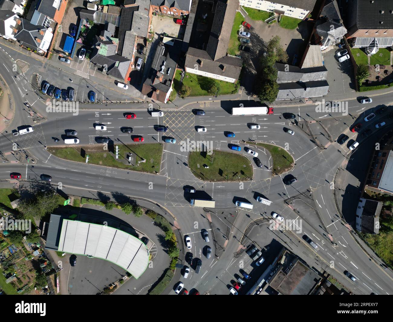 Hereford UK - Vista aerea della trafficata rotonda del tronco A49, incrocio con la A465 e uscita per superstore a Belmont nel settembre 2023 Foto Stock