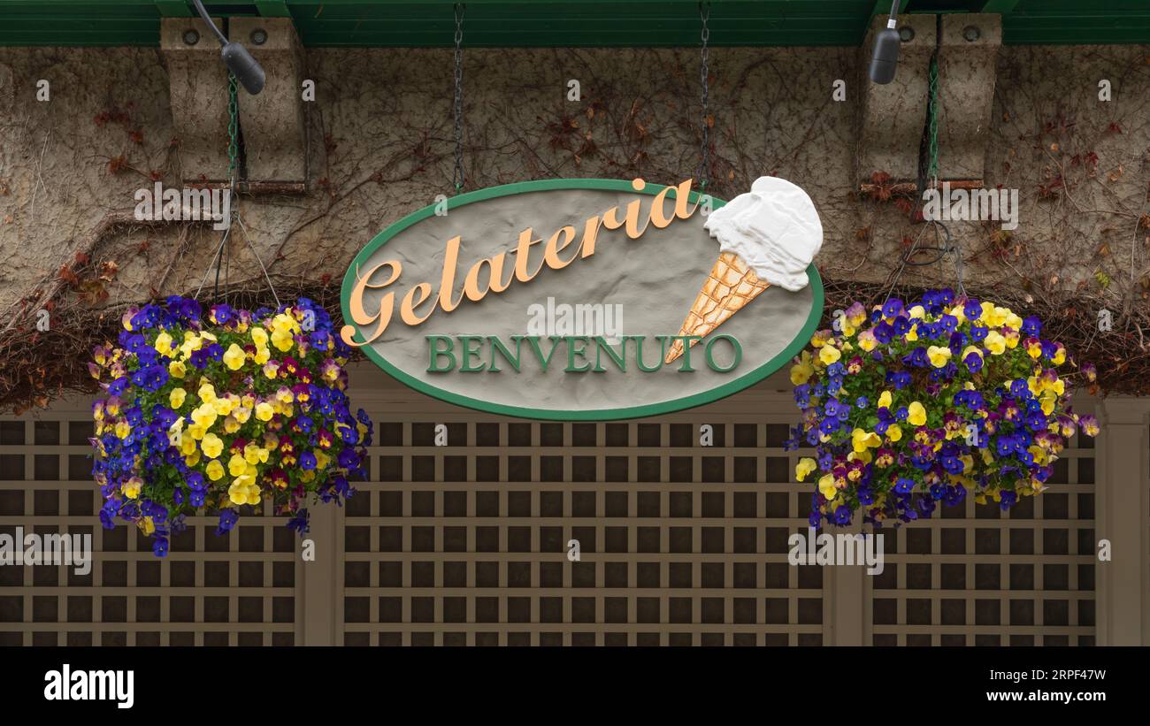 Un cartello per la gelateria presso i Butchart Gardens, Victoria, Vancouver Island, British Columbia, Canada. Foto Stock