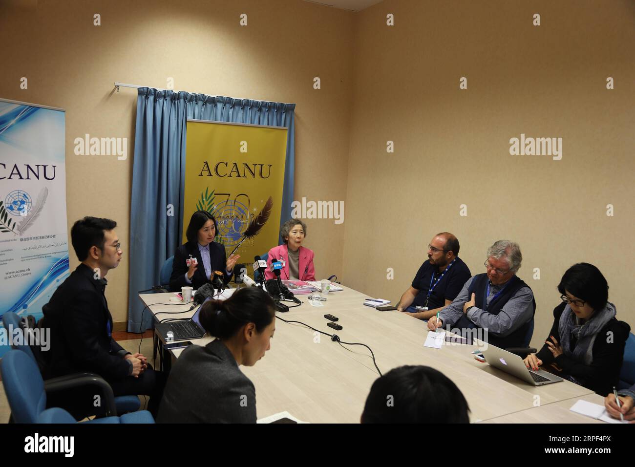 (190912) -- GINEVRA, 12 settembre 2019 -- Pansy ho Chiu-king, presidente della Hong Kong Federation of Women, partecipa a una conferenza stampa tenuta dall'associazione corrispondente delle Nazioni Unite (ACANU) a Ginevra, in Svizzera, 11 settembre 2019. Dovremmo essere seduti a riflettere ed esprimere, ha detto ho nella conferenza stampa, aggiungendo che, sebbene il popolo di Hong Kong abbia questa libertà, alcuni radicali hanno semplicemente scelto di non usarla, ma piuttosto di creare così tanta confusione, tenere in ostaggio la libertà e i diritti degli altri a vivere una vita normale. ) SVIZZERA-GINEVRA-UN-CINA-HONG KONG-DONNA RAPPRESENTANTE CHENXJUNXIA PUB Foto Stock