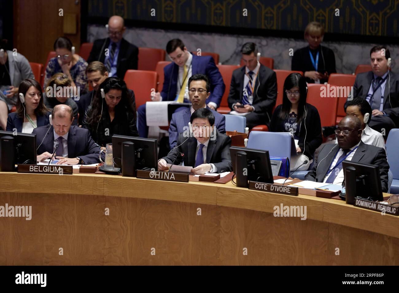 (190916) -- NAZIONI UNITE, 16 settembre 2019 -- Wu Haitao (C, fronte), Vice Rappresentante permanente della Cina presso le Nazioni Unite, partecipa a una riunione del Consiglio di sicurezza sulla situazione nello Yemen, presso la sede delle Nazioni Unite a New York, 16 settembre 2019. Wu Haitao lunedì ha chiesto la de-escalation della tensione nello Yemen e il ritorno alla diplomazia per una soluzione politica. ) CONSIGLIO DI SICUREZZA DELLE NAZIONI UNITE-YEMEN-INVIATO CINESE LIXMUZI PUBLICATIONXNOTXINXCHN Foto Stock