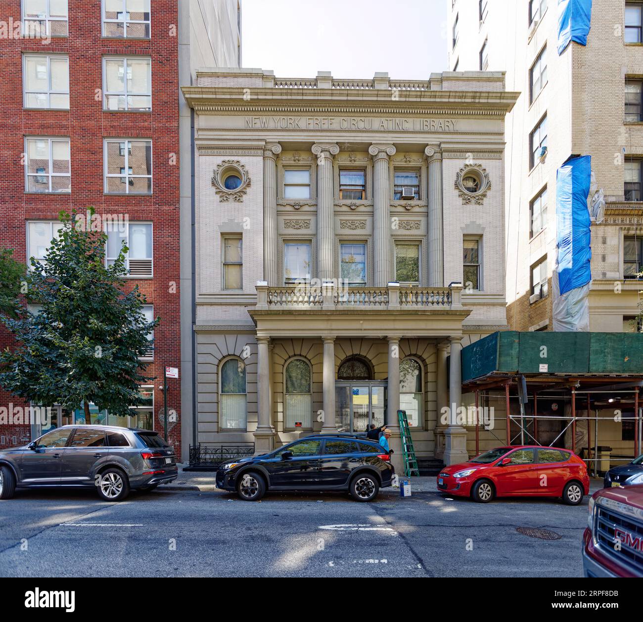 Upper West Side: Storica biblioteca a circolazione libera di New York, Bloomingdale Branch, costruita nel 1898 in mattoni, pietre e terracotta. Foto Stock