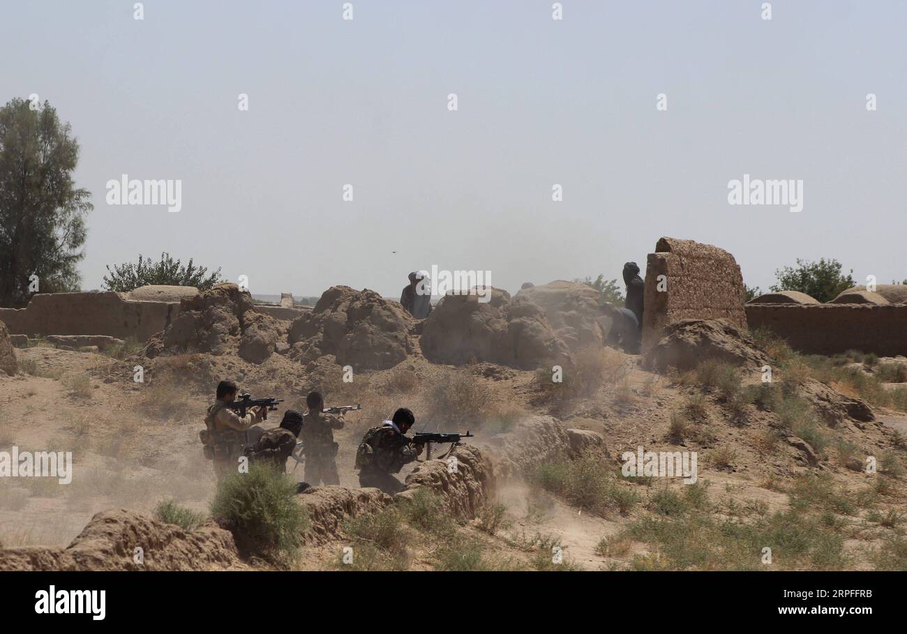 190923 -- LASHKAR GAH, 23 settembre 2019 Xinhua -- i membri della forza di sicurezza afghana prendono parte a un'operazione militare nella provincia di Helmand, Afghanistan meridionale, 23 settembre 2019. Il governo provinciale ha scritto in una dichiarazione rilasciata qui lunedì, che 14 militanti, tra cui sei militanti stranieri e tre comandanti chiave talibani sono stati uccisi a seguito di un attacco aereo delle forze speciali e di un'operazione a Musa Qala domenica sera. Xinhua/Abdul Aziz Safdari AFGHANISTAN-HELMAND-MILITARY OPERATION PUBLICATIONxNOTxINxCHN Foto Stock