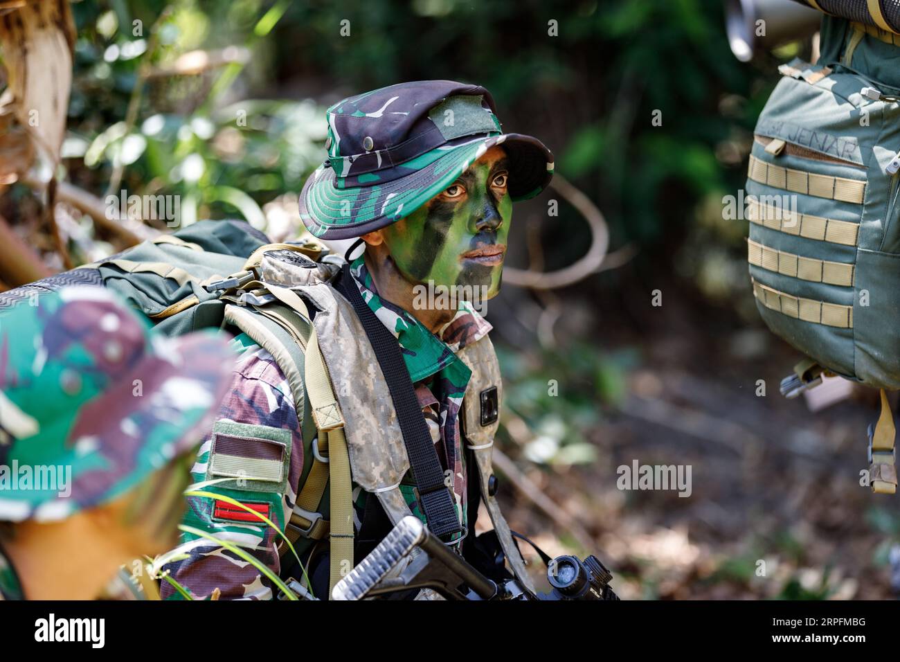 Puslatpur, Indonesia. 4 settembre 2023. Marine indonesiani durante il Jungle Field Training presso Exercise Super Garuda Shield 2023, 4 settembre 2023 a Puslatpur, Indonesia. Crediti: SSG Keith Thornburgh/US Army/Alamy Live News Foto Stock