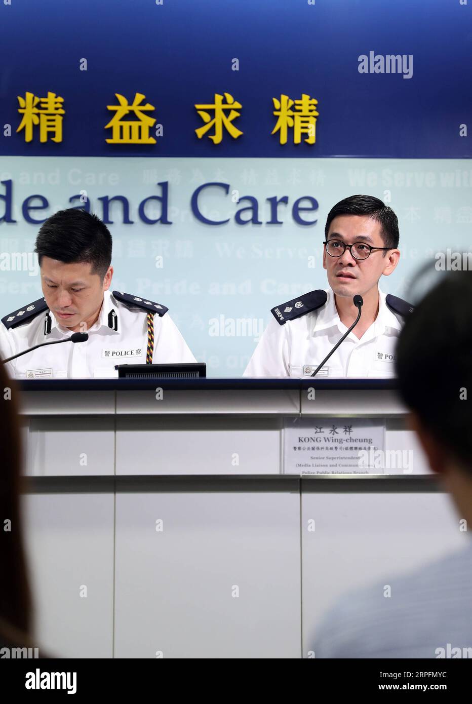 190927 -- HONG KONG, 27 settembre 2019 - Kong Wing-cheung R, sovrintendente senior della Police Public Relations Branch, parla a una conferenza stampa nel sud della Cina a Hong Kong, 27 settembre 2019. PER ANDARE CON oltre 400 studenti arrestati mentre la polizia di Hong Kong mette in guardia contro crimini impetuosi CONFERENZA STAMPA CINA-HONG KONG-POLIZIA-CN LuoxHuanhuan PUBLICATIONxNOTxINxCHN Foto Stock