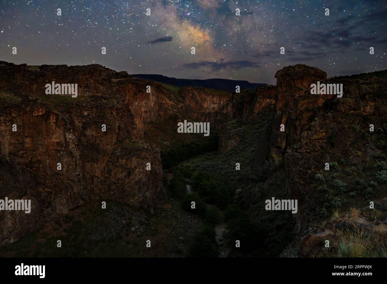 La Galassia della via Lattea domina il Succor Creek Canyon dell'Oregon, Stati Uniti Foto Stock