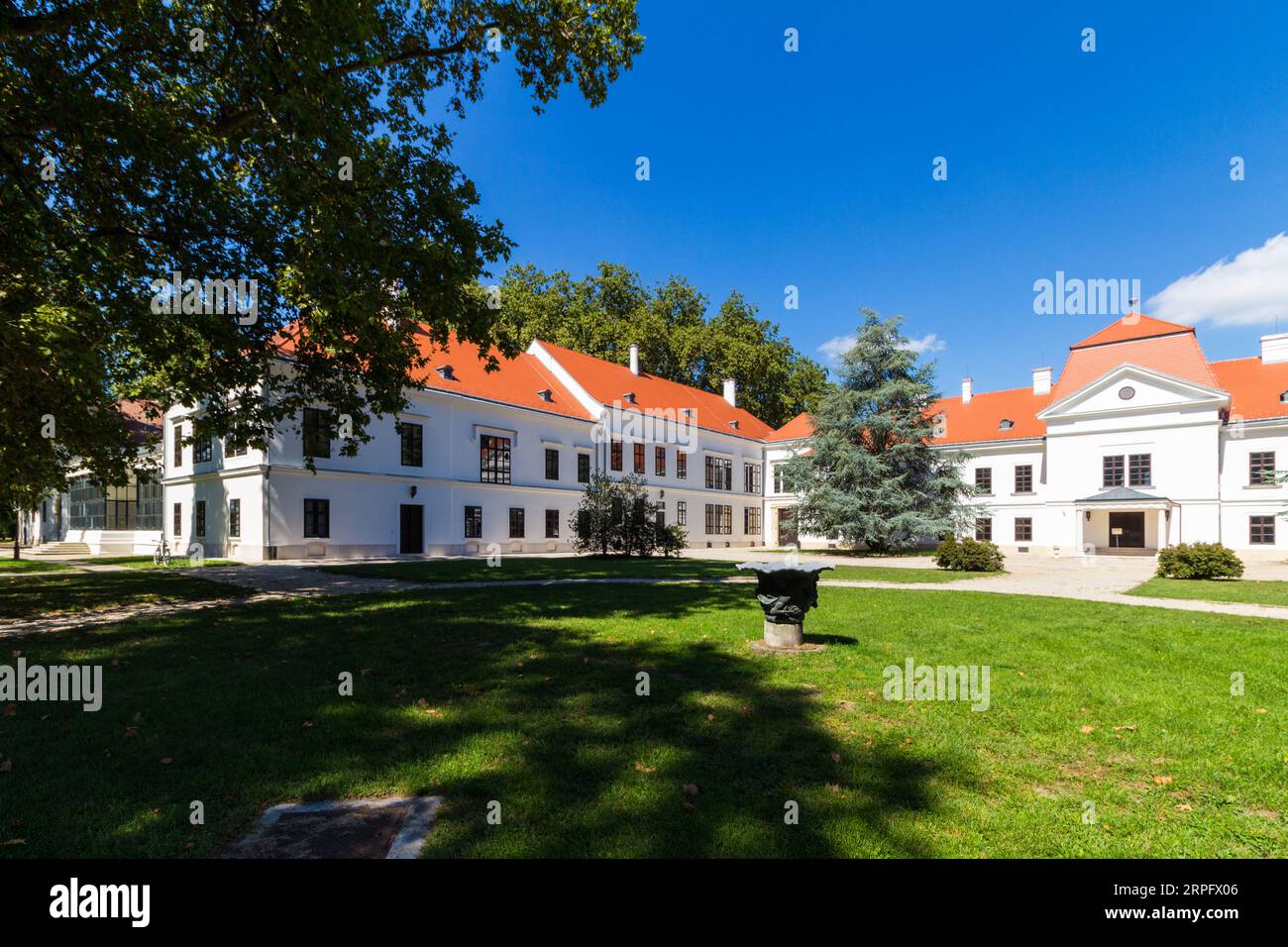 Facciata sud del palazzo Szechenyi, costruito nel 1750 in stile barocco, Nagycenk, Ungheria Foto Stock