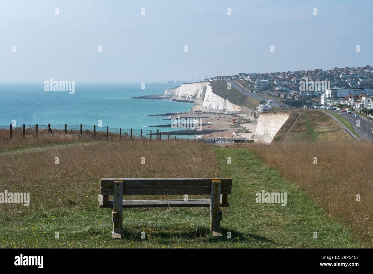 Guarda a ovest verso la spiaggia di Saltdean da Telscombe Cliffs, Saltdean, East Sussex, Regno Unito. Foto Stock