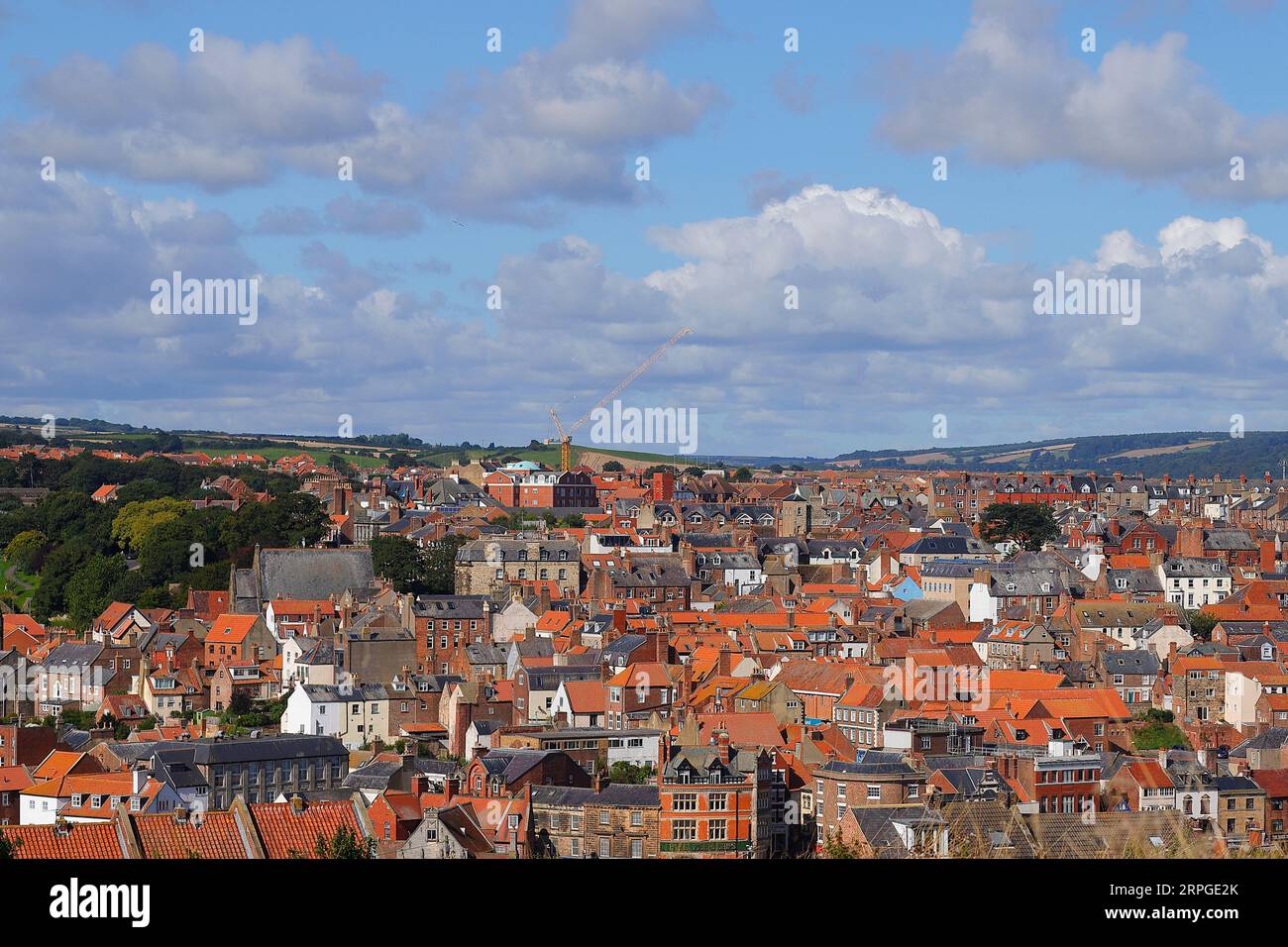 Vista sul tetto del centro di Whitby sulla costa del North Yorkshire, Regno Unito Foto Stock