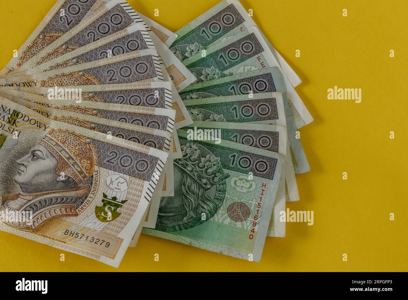 Denaro sul tavolo, banconote centoduecento zloty in Polonia Foto Stock