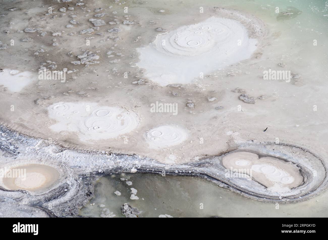 Artists Paint Pot Springs nel parco nazionale di Yellowstone Foto Stock