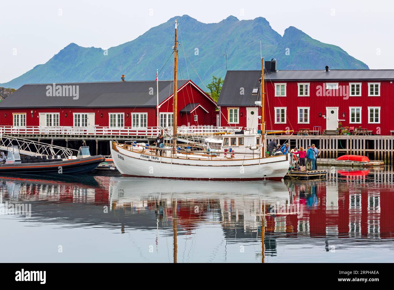 Villaggio di pescatori di Ballstad, Isole Lofoten, Contea di Nordland, Norvegia Foto Stock