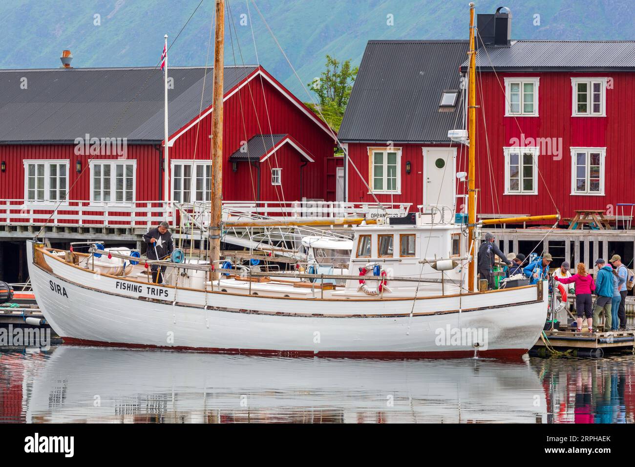 Villaggio di pescatori di Ballstad, Isole Lofoten, Contea di Nordland, Norvegia Foto Stock