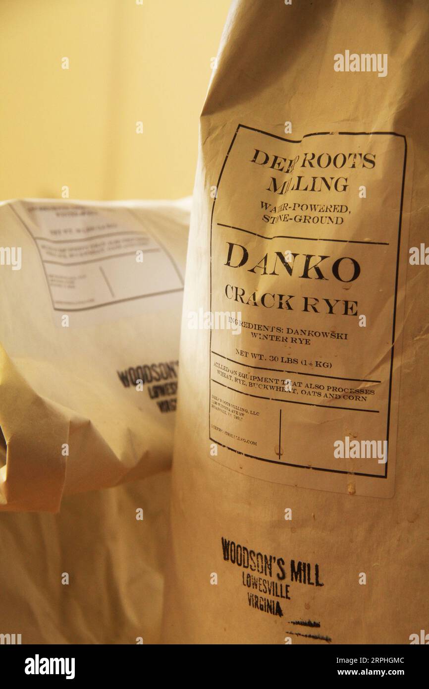 Sacchetti di farina biologica Danko Crack Rye Foto Stock